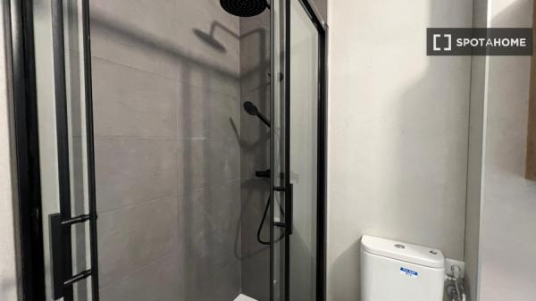 Zimmer in Wohngemeinschaft zu vermieten in Cuatro Caminos, Madrid