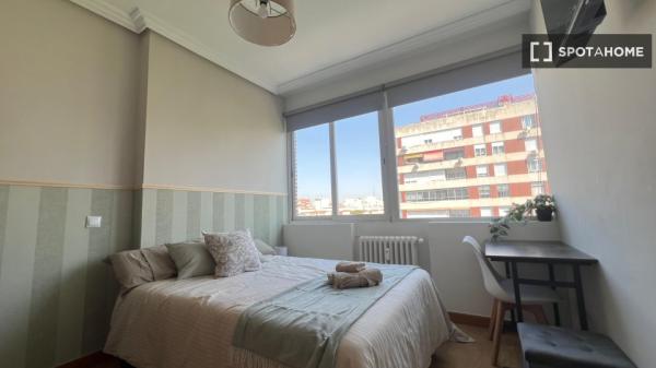 Zimmer in Wohngemeinschaft zu vermieten in Cuatro Caminos, Madrid