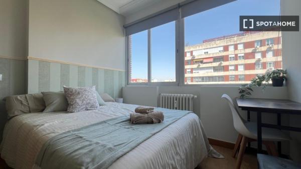 Zimmer in Wohngemeinschaft zu vermieten in Cuatro Caminos, Madrid