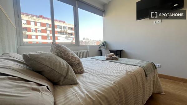 Zimmer in Wohngemeinschaft zu vermieten in Cuatro Caminos, Madrid