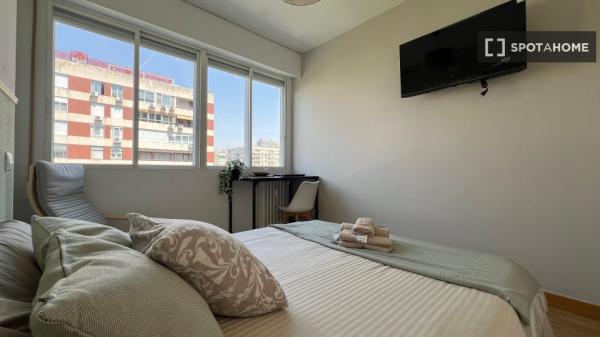 Zimmer in Wohngemeinschaft zu vermieten in Cuatro Caminos, Madrid