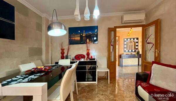 Chalet pareado en calle Gastón Castelló