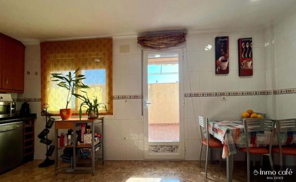 Chalet pareado en calle Gastón Castelló