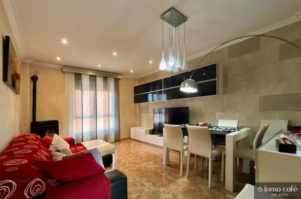 Chalet pareado en calle Gastón Castelló