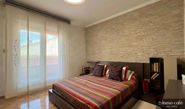 Chalet pareado en calle Gastón Castelló