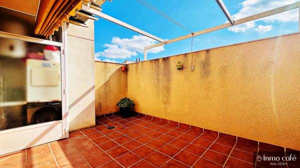 Chalet pareado en calle Gastón Castelló