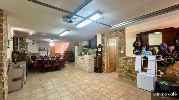 Chalet pareado en calle Gastón Castelló