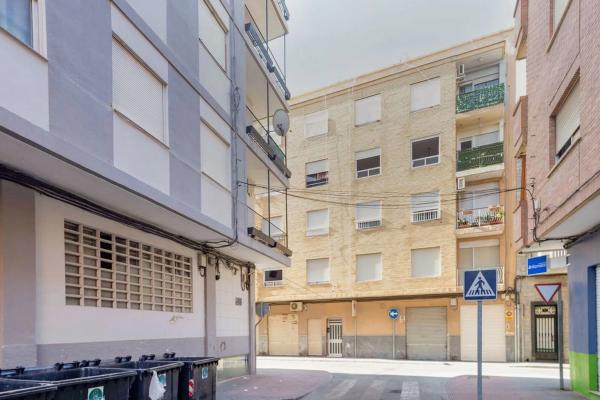 Piso en calle D. José Canales Cascales