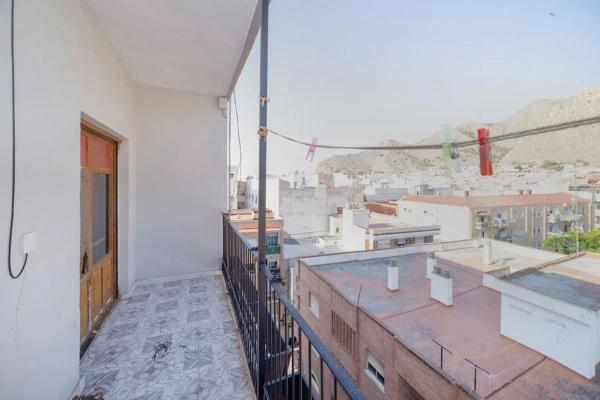 Piso en calle D. José Canales Cascales