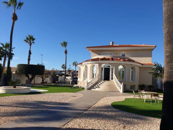 Casa independiente en avenida Antonio Quesada, 24