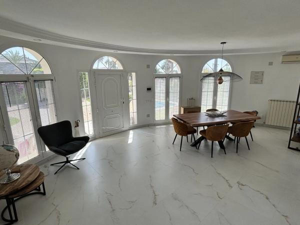 Casa independiente en avenida Antonio Quesada, 24