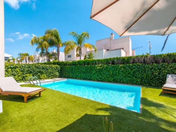 Casa independiente en calle Numero 8, 17