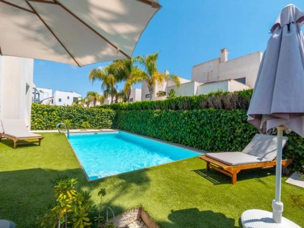 Casa independiente en calle Numero 8, 17