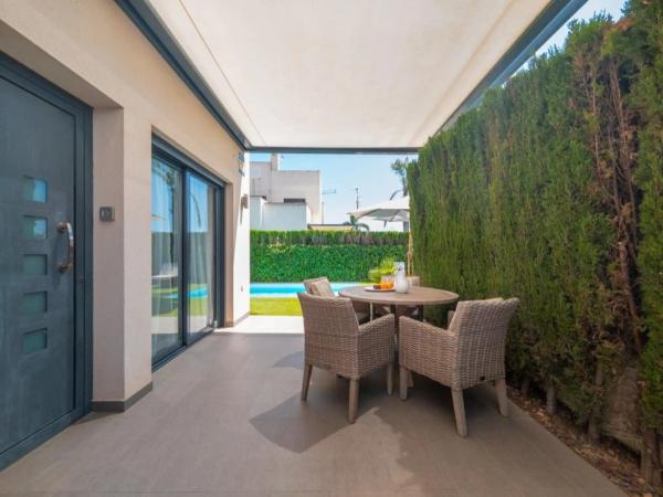 Casa independiente en calle Numero 8, 17