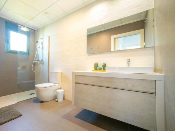 Casa independiente en calle Numero 8, 17