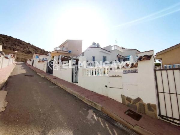 Casa independiente en calle Sierra Mariola