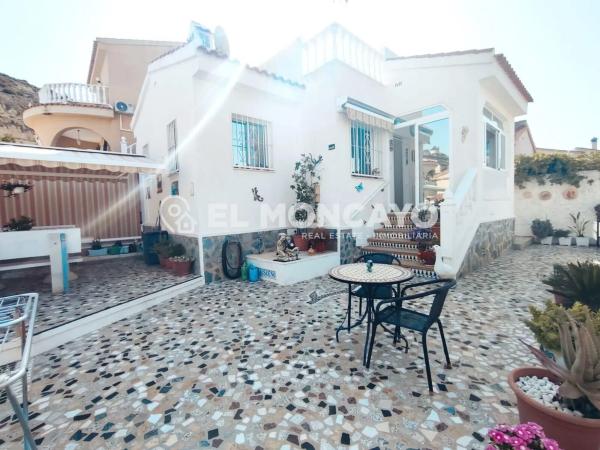 Casa independiente en calle Sierra Mariola