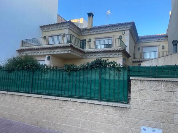 Chalet adosado en calle Jose Cartagena, 17