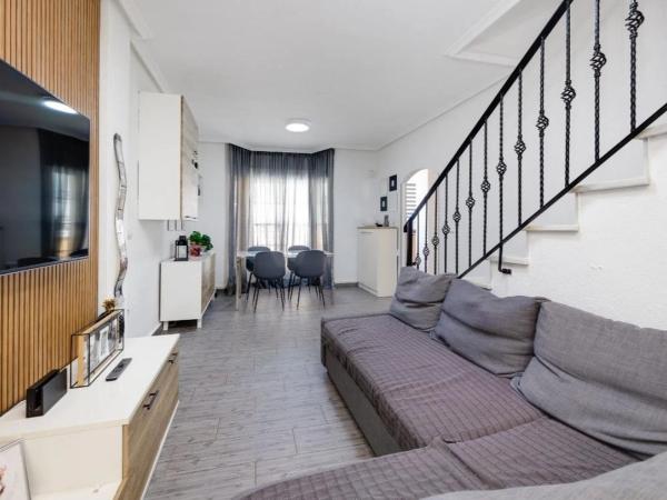 Chalet adosado en avenida l'Herba Bona, 69