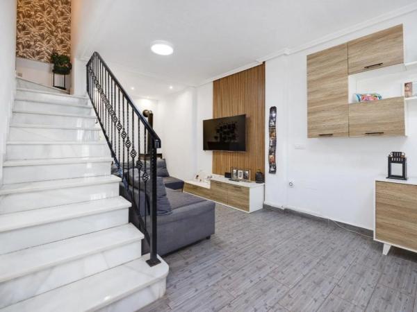 Chalet adosado en avenida l'Herba Bona, 69