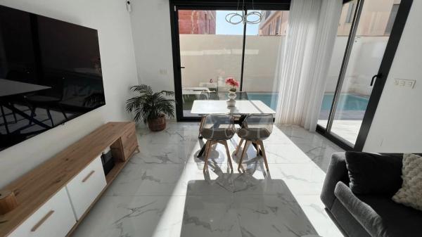 Chalet en Los Montesinos