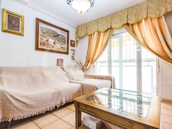 Casa independiente en calle Pueblos de Europa, 2