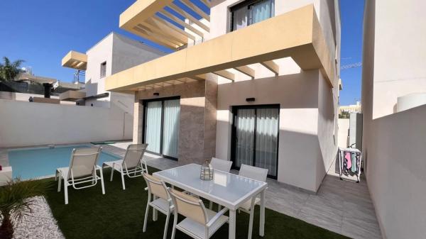 Chalet en Los Montesinos