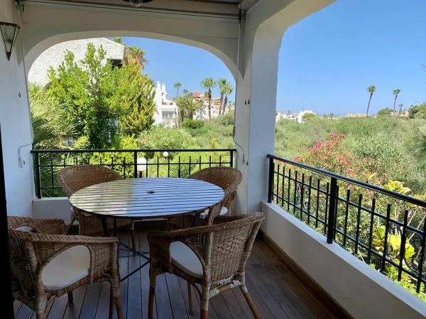 Chalet pareado en calle el Poniente, 6