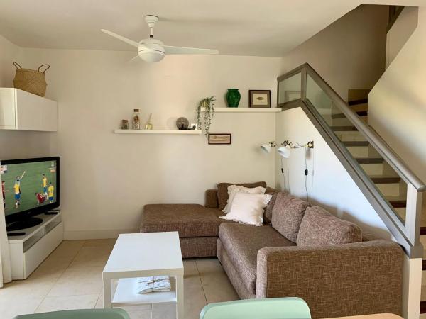 Chalet pareado en calle el Poniente, 6