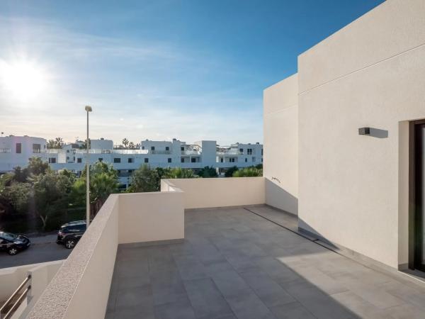 Chalet pareado en calle Madame Butterfly