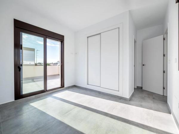 Chalet pareado en calle Madame Butterfly