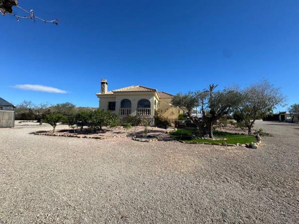 Casa rural en avenida Sierra Escalona
