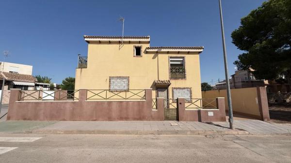 Chalet adosado en calle Pastores, 4