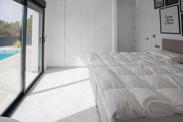 Casa independiente en calle Esparto