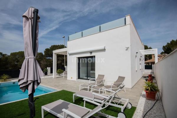 Casa independiente en calle Esparto