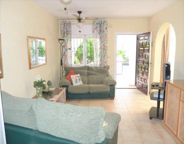 Chalet adosado en calle Lirio