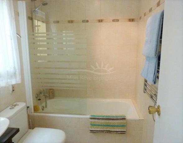 Chalet adosado en calle Lirio