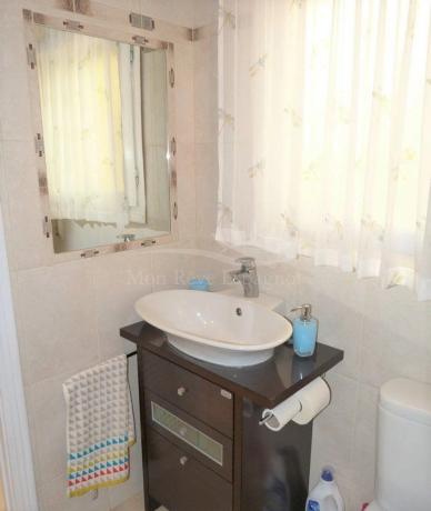 Chalet adosado en calle Lirio