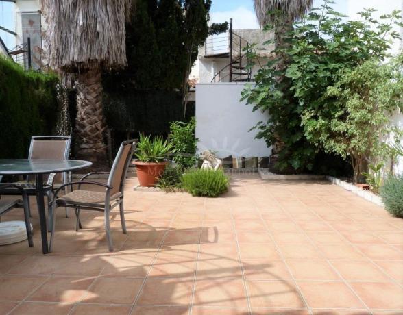 Chalet adosado en calle Lirio