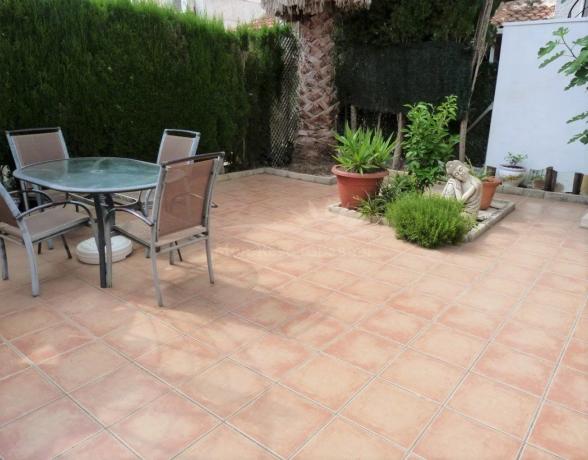 Chalet adosado en calle Lirio