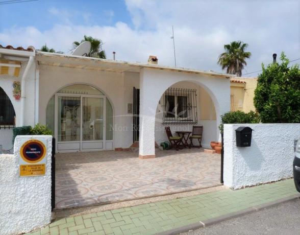 Chalet adosado en calle Lirio