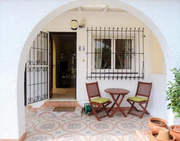 Chalet adosado en calle Lirio