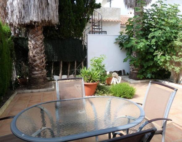 Chalet adosado en calle Lirio