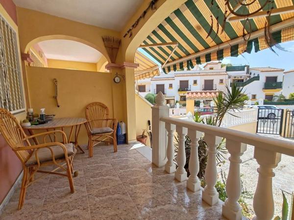 Chalet adosado en calle Albahaca