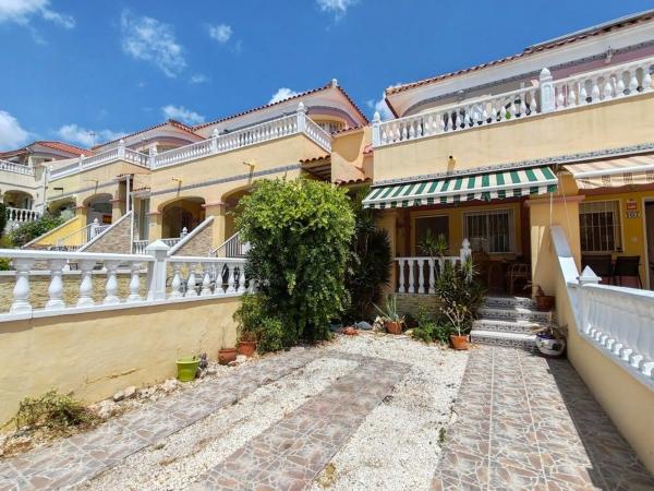 Chalet adosado en calle Albahaca