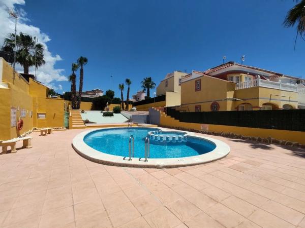 Chalet adosado en calle Albahaca