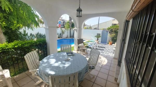 Chalet adosado en calle Río Seco