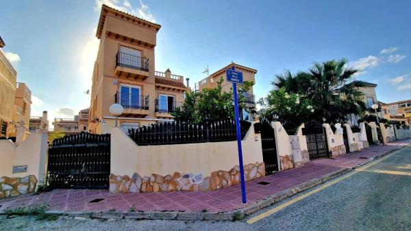 Chalet adosado en calle Las Garzas