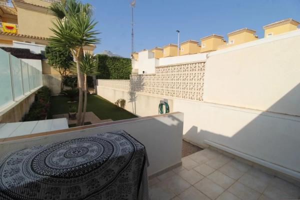 Chalet adosado en calle Monteperdido