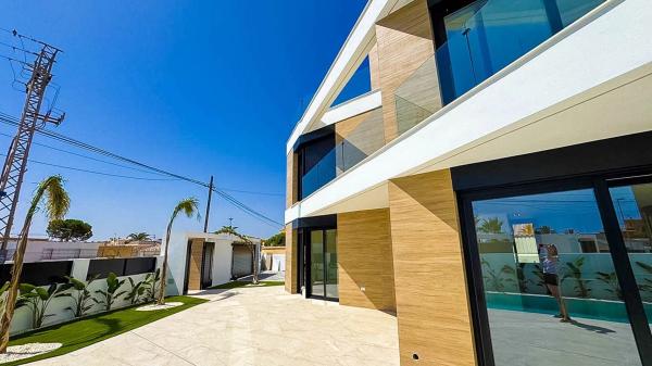 Casa independiente en calle Afrodita